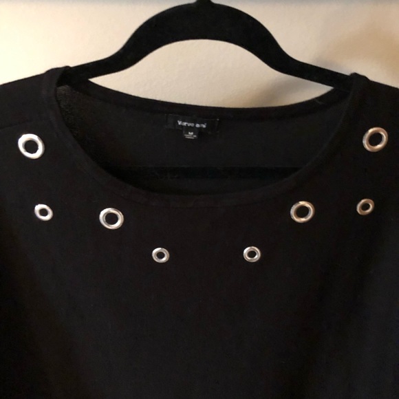 Women’s sz med black top with grommet accents - Picture 3 of 8